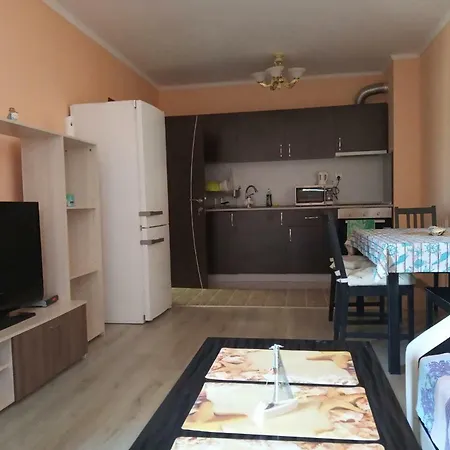 Апартамент Юрта Sunny Beach